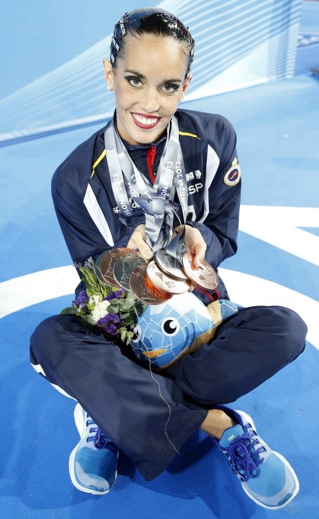 Ona Carbonell posa com as sete medalhas que conquistou no Mundial de Barcelona