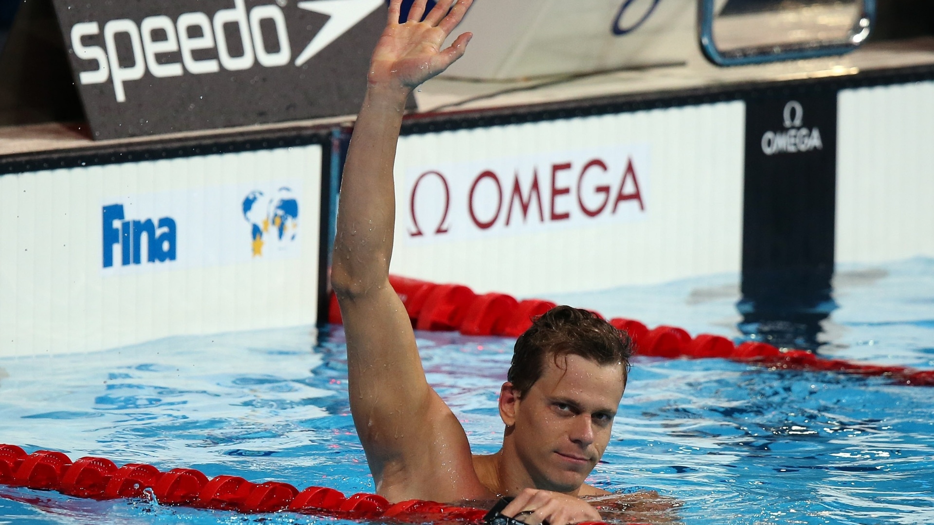 29.jul.2013 - César Cielo acena após ganhar a medalha de ouro nos 50 m borboleta no Mundial de Esportes Aquáticos