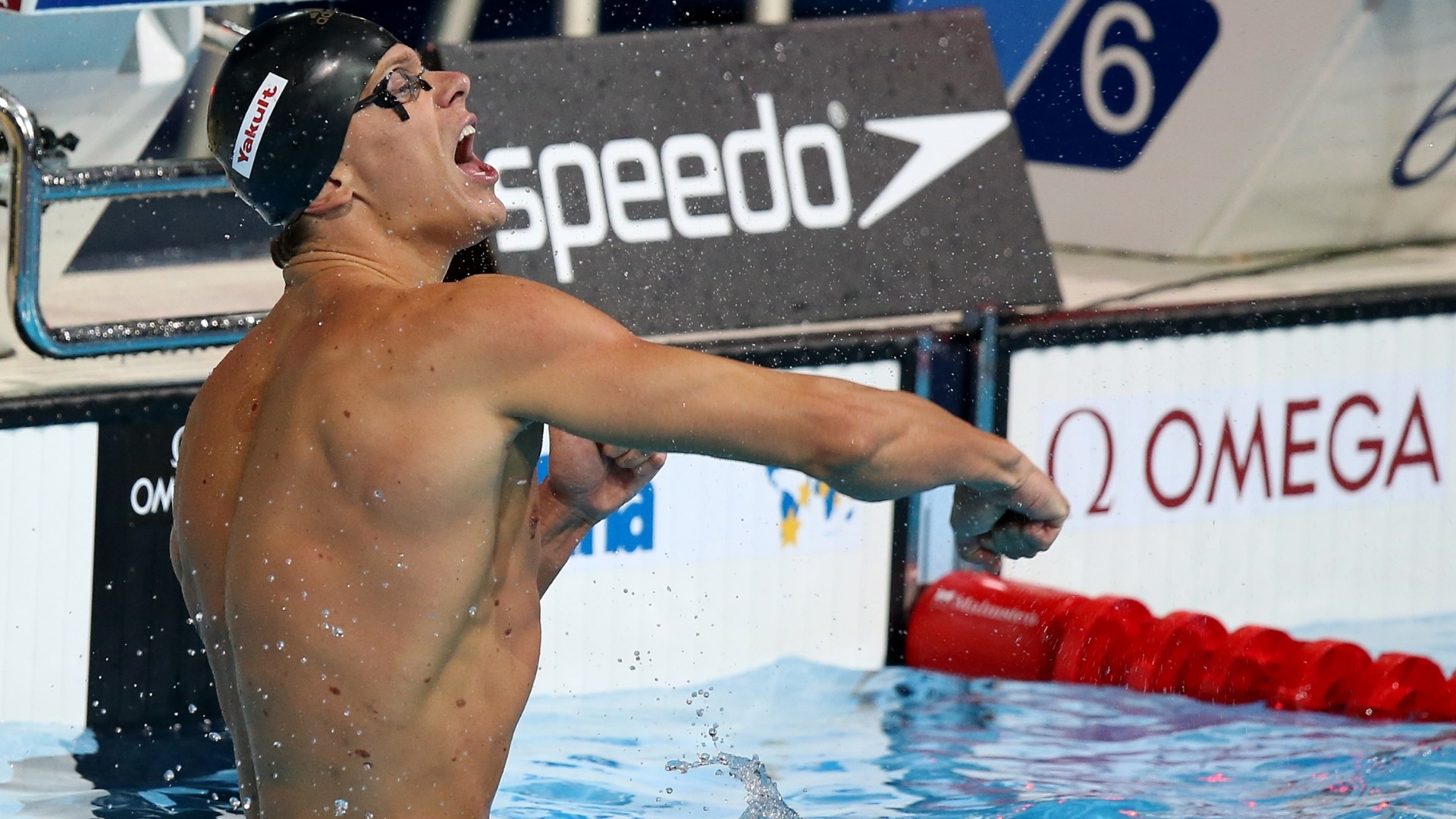 29.jul.2013 - César Cielo vibra muito após ganhar a medalha de ouro nos 50 m borboleta no Mundial de Esportes Aquáticos