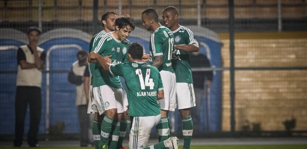 Valdivia já deu duas assistências para gols de Alan Kardec na Série B do Brasileirão - Rodrigo Capote/UOL