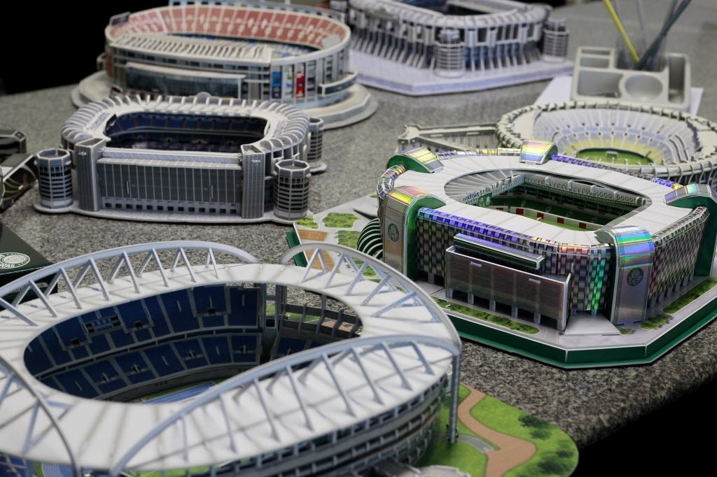 Empresa Nanostad comercializa miniaturas de estádios para montar, com arenas do Brasil e do exterior, com preço entre R$ 85 e R$ 100 - Reinaldo Canato/UOL
