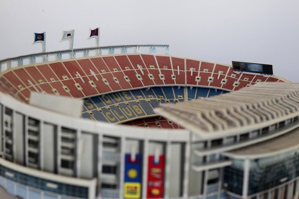 Miniatura para montar do Camp Nou está á venda na loja oficial do Barcelona, no complexo do estádio - Reinaldo Canato/UOL