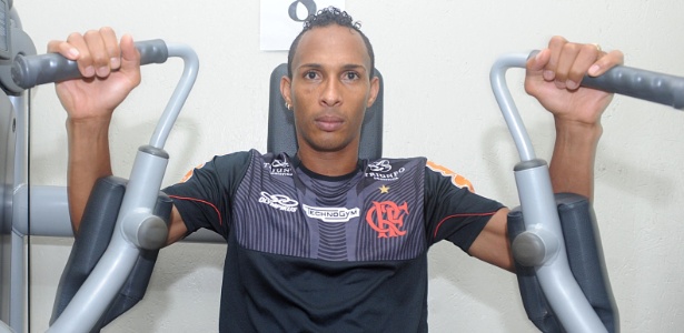 Sem espaço no time, Liedson apenas manteve a forma em academia do Flamengo - Alexandre Vidal/Fla Imagem