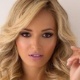 O UFc anunciou nesta sexta-feira a adição de mais uma ring girl, para se juntar à atual garota da placa Camila Oliveira. A nova contratada é Jhenny Andrade, modelo e jornalista que já fez ensaios sensuais para revistas como Vip e tem 25 anos - Reprodução/Twitter