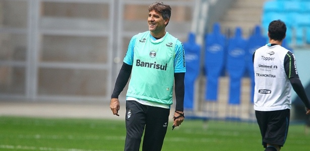 Renato Gaúcho dá carinho a jogadores do Grêmio e passa confiança ao time - Lucas Uebel/Divulgação/Grêmio FBPA