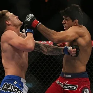 03.ago.2013 - A primeira luta do UFC Rio 4 é entre Viscardi Andrade, que participou do TUF Brasil 2, e Bristol Marunde - Julio Cesar Guimaraes/UOL
