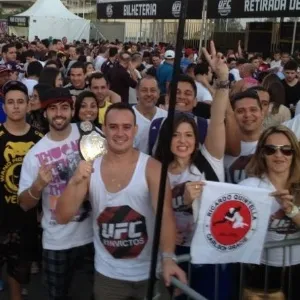 03.ago.2013 - Público chega para a disputa do UFC Rio 4 na HSBC Arena, no Rio de Janeiro - Rodrigo Farah/UOL