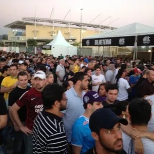 03.ago.2013 - Público chega para a disputa do UFC Rio 4 na HSBC Arena, no Rio de Janeiro - Rodrigo Farah/UOL