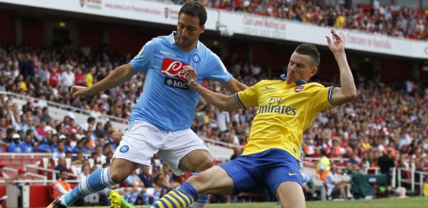 Reforço do Napoli, Higuain jogou no empate dos italianos com o Arsenal - AFP PHOTO/IAN KINGTON