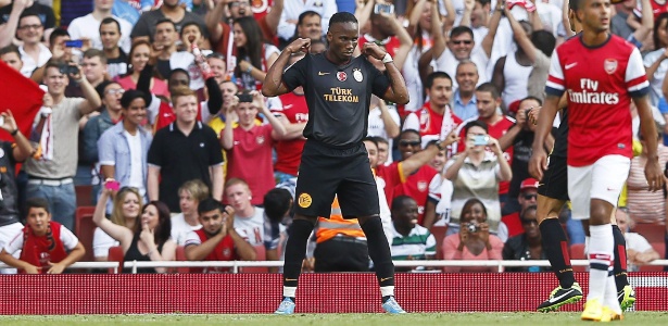 Drogba comemora gol contra o Arsenal em Londres - EFE/EPA/KERIM