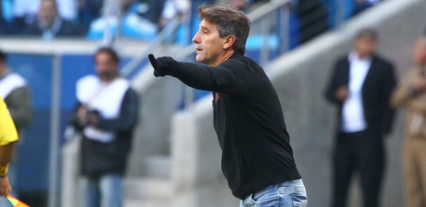Renato Gaúcho ignora estatura e confia no volante Ramiro, do Grêmio, para os jogos - Lucas Uebel/Preview.com