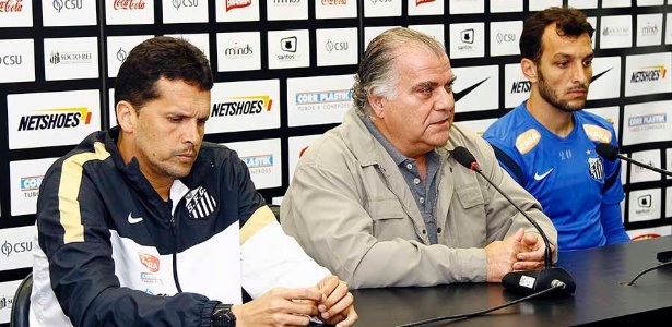Diretoria sugere escalações de Cicinho e Mena já no clássico contra o Corinthians - Ricardo Saibun/Divulgação Santos FC