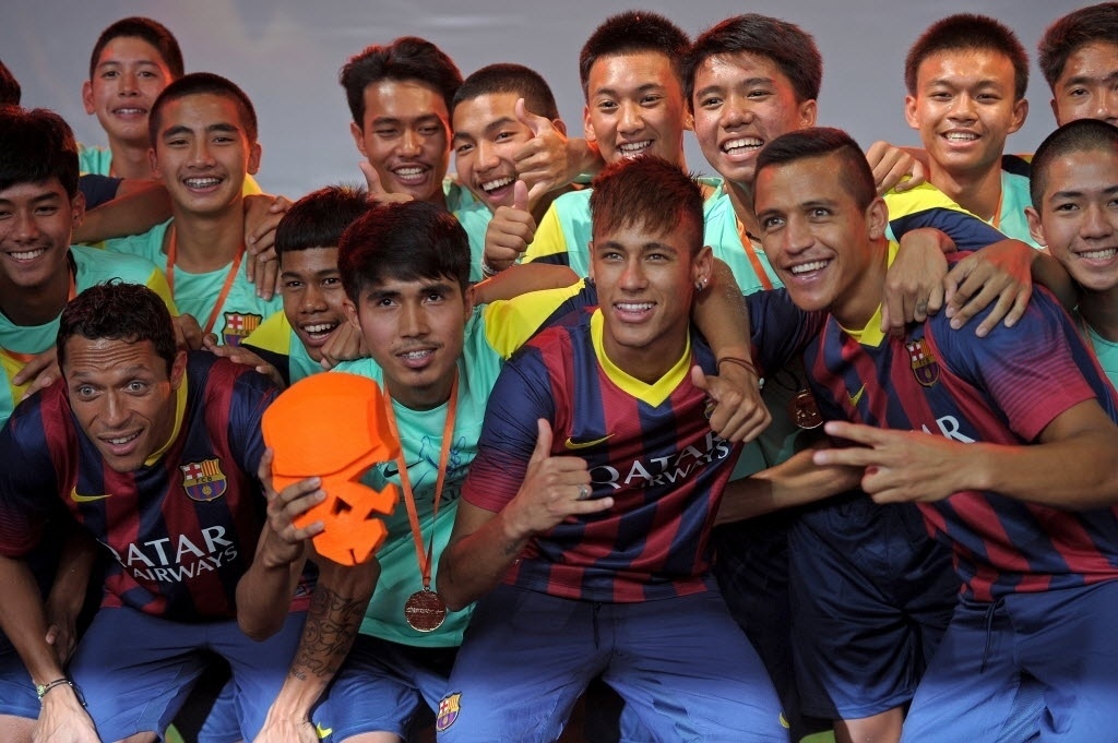 Neymar, Adriano e Sanchez estrelam campanha da Nike na Tailândia - AFP PHOTO / PORNCHAI KITTIWONGSAKUL