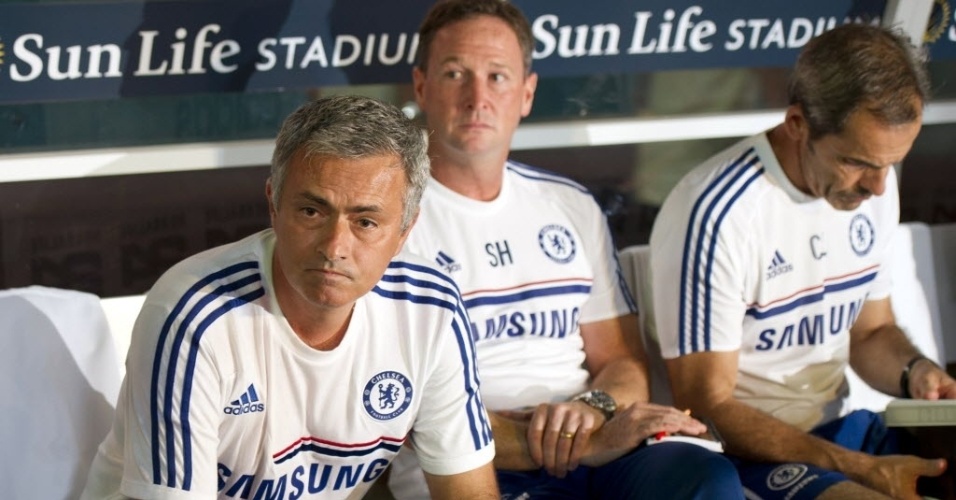 07.08.2013 - José Mourinho fica com cara de poucos amigos durante a derrota do Chelsea para o Real Madrid, em torneio amistoso nos Estados Unidos