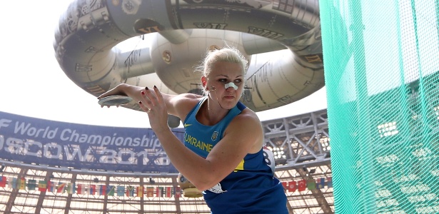 Natalia Semenova, atleta do arremesso de disco da Ucrânia, se prepara para fazer seu lançamento  - Franck Fife/AFP 