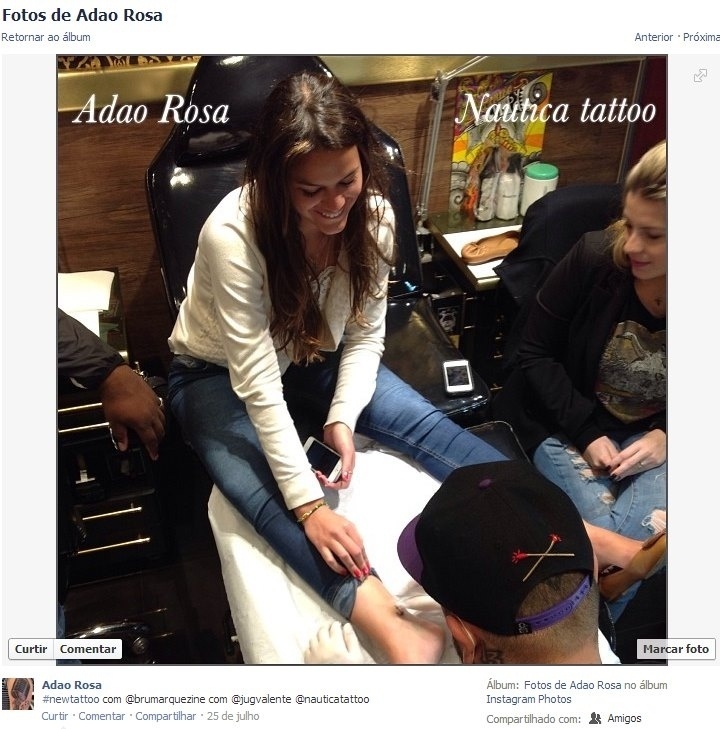 Bruna Marquezine também foi tatuada por Adão Rosa - Reprodução/Facebook