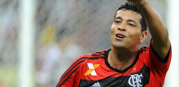 André Santos pode atuar na lateral esquerda do Flamengo no confronto contra o Cruzeiro - Alexandre Vidal