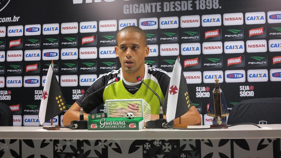 Volante Wendel concede entrrevista coletiva no estádio de São Januário (12/08/2013) - Vinicius Castro/ UOL