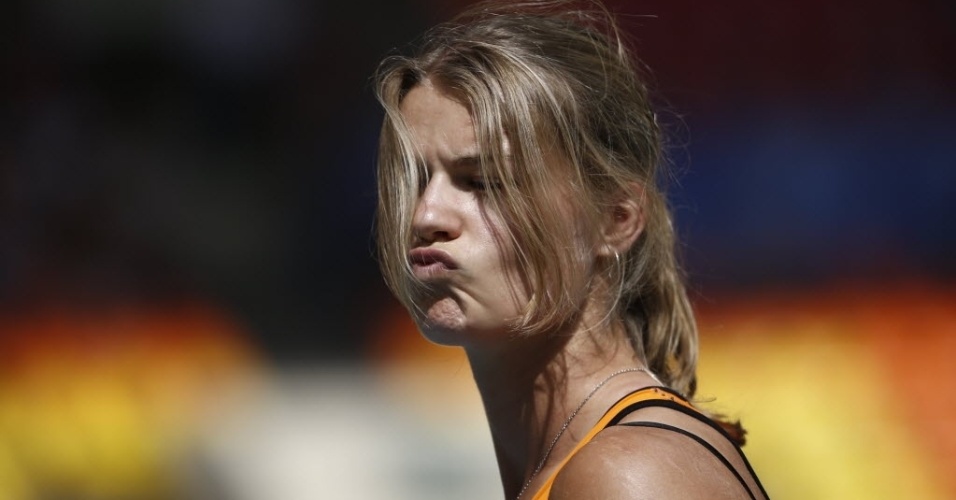 13.ago.2013 - Dafne Schippers, da Holanda, manda beijinho durante a prova do lançamento de dardo no heptatlo no Mundial