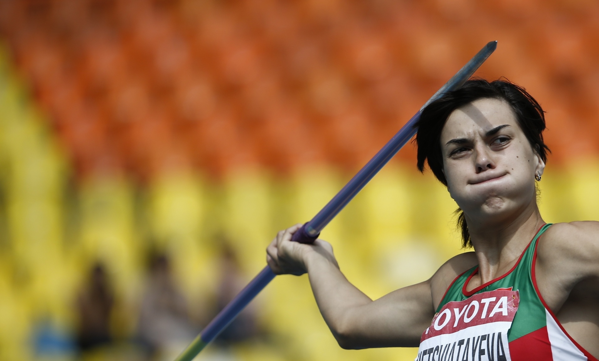 13.ago.2013 - Katsiaryna Netsviatayeva, de Belarus, disputa a prova do lançamento de dardo no heptatlo - AFP PHOTO / FRANCK FIFE