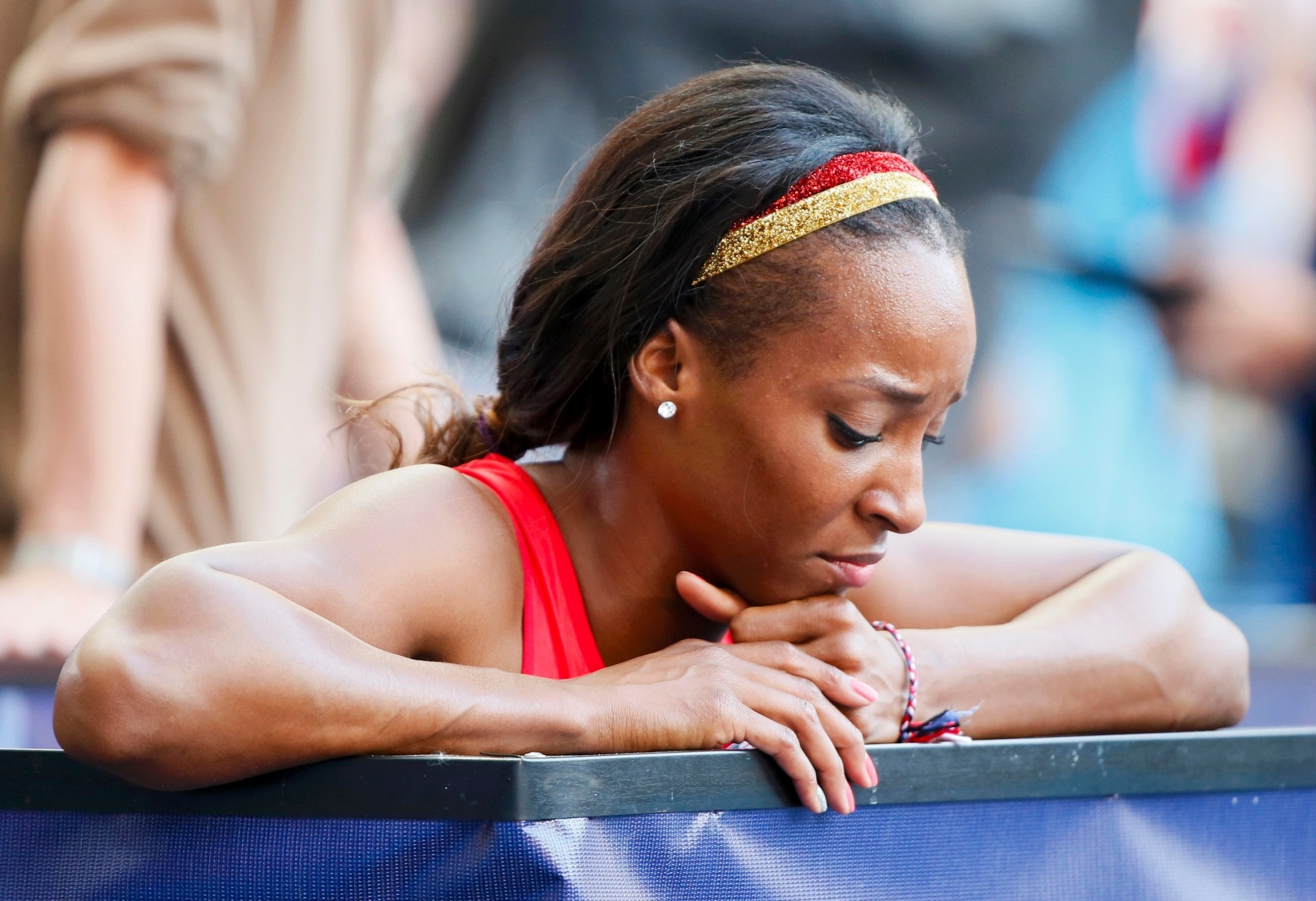13.ago.2013 - Norte-americana Christine Spence lamenta após disputar as semifinais dos 400 m com barreiras - REUTERS/Lucy Nicholson