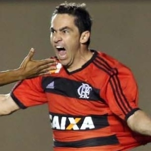 14.ago.2013 - Chicão comemora após marcar gol de empate contra o Goiás no Serra Dourada - Cristiano Andujar/AGIF - Cristiano Andujar/AGIF