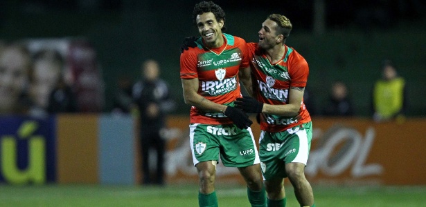 Diogo e Gilberto cumprem suspensão por conta do terceiro cartão amarelo - Heuler Andrey/AGIF