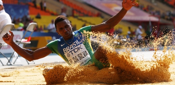 Mauro Vinícius da Silva, o Duda, saltou para 7,92 m nas eliminatórias do Mundial -  AFP PHOTO / ADRIAN DENNIS