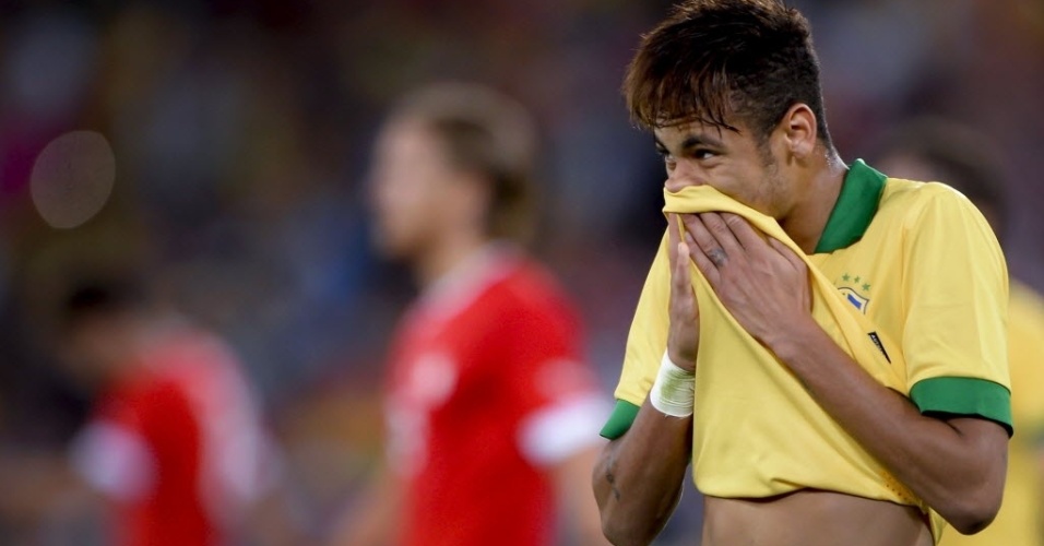 14.ago.2013 - Neymar reage após o final da partida amistosa contra a Suíça; seleção brasileira perdeu por 1 a 0