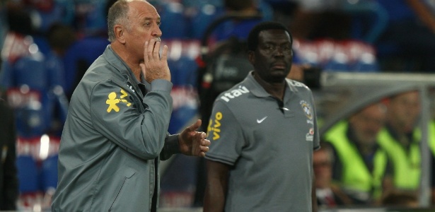 Técnico Luiz Felipe Scolari orienta a seleção brasileira no amistoso contra a Suíça
