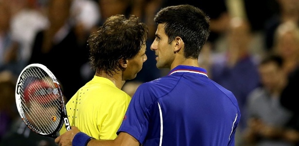 Nadal e Djokovic se cumprimentam após as semifinais do Masters 1000 de Montreal, em que Nadal triunfou - Matthew Stockman/Getty Images/AFP 