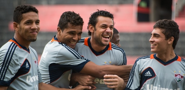 Jogadores do Fluminense brincam durante treinamento na Ilha do Retiro - Bruno Haddad/Fluminense FC