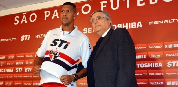 19.ago.2013 - Zagueiro Antônio Carlos é apresentado como novo reforço do São Paulo - Site Oficial/saopaulofc.net