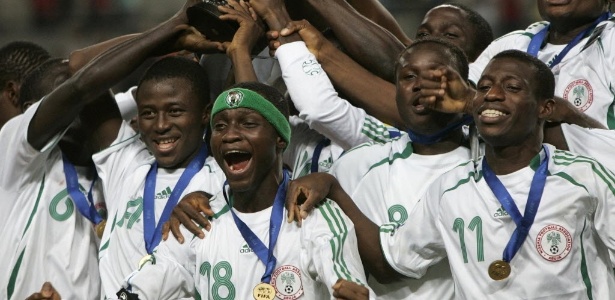 Jogadores da Nigéria comemoram o título mundial sub-17 em 2007, último da seleção na categoria -  REUTERS/Han Jae-Ho