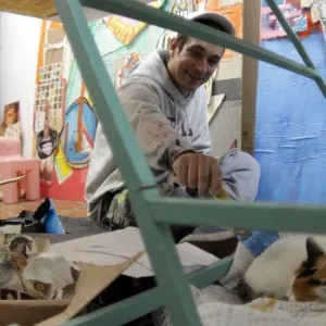 Pausa para descanso e ao fundo parte de atlas do corpo humano - Fabio Golembek/Divulgação