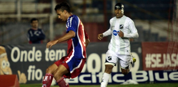 Rodrigo entrou no início do segundo tempo, mas não evitou a derrota do Guará para o Ceará - Fábio Rubinatto/AGF