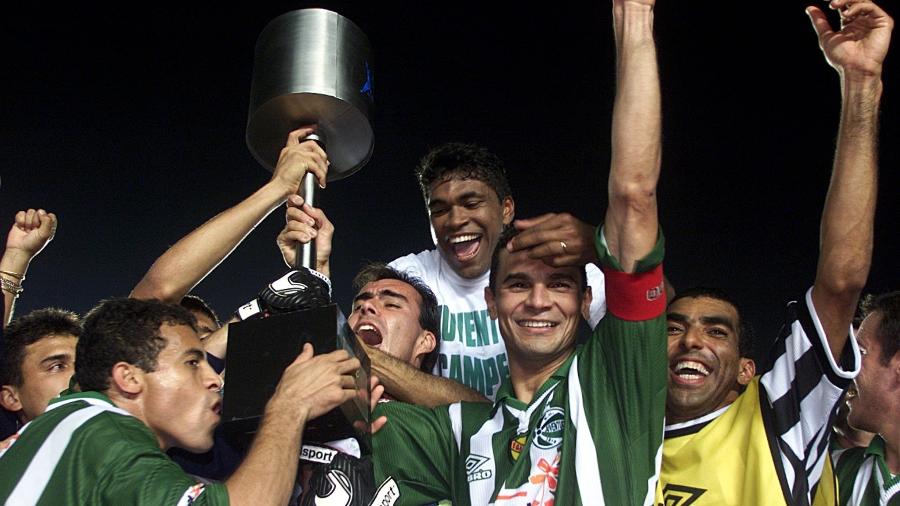 Copa do Brasil, 1999: Jogadores do Juventude comemoram a conquista do primeiro título da Copa do Brasil, com o empate diante do Botafogo, no Rio de Janeiro (RJ) - Paul Whitaker/Reuters