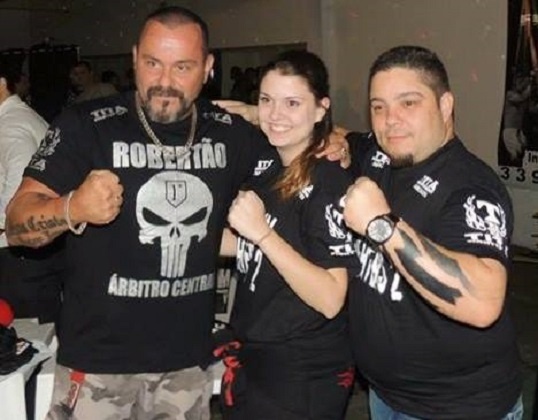 A paulista Mariana Faria, de 24 anos, estreou em maio como árbitra de MMA; o sonho é chegar ao UFC - Reprodução/Facebook