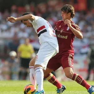25.08.13 - Ganso é marcado por Diguinho na partida entre São Paulo e Fluminense pelo Brasileirão - Photocamera