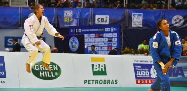 A brasileira Érika Miranda perdeu a final do Mundial de Judô para a atleta Majlinda Kelmendi, do Kosovo - AFP PHOTO / YASUYOSHI CHIBA 