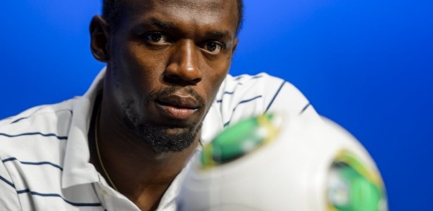 Bolt é fã de futebol e quer treinar com o Borussia Dortmund - AFP PHOTO / FABRICE COFFRINI