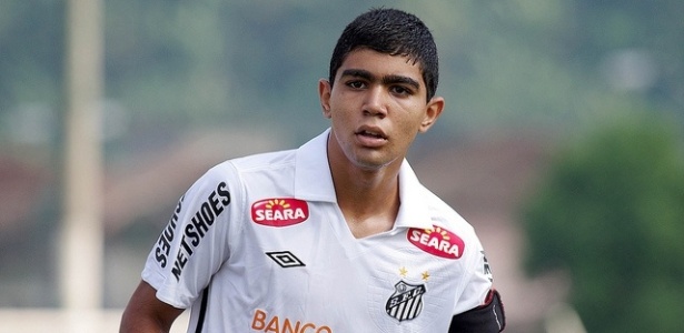 Gabriel chegou aos Santos aos nove anos; no sub-15 manteve a fama de goleador - Divulgação/SantosFC
