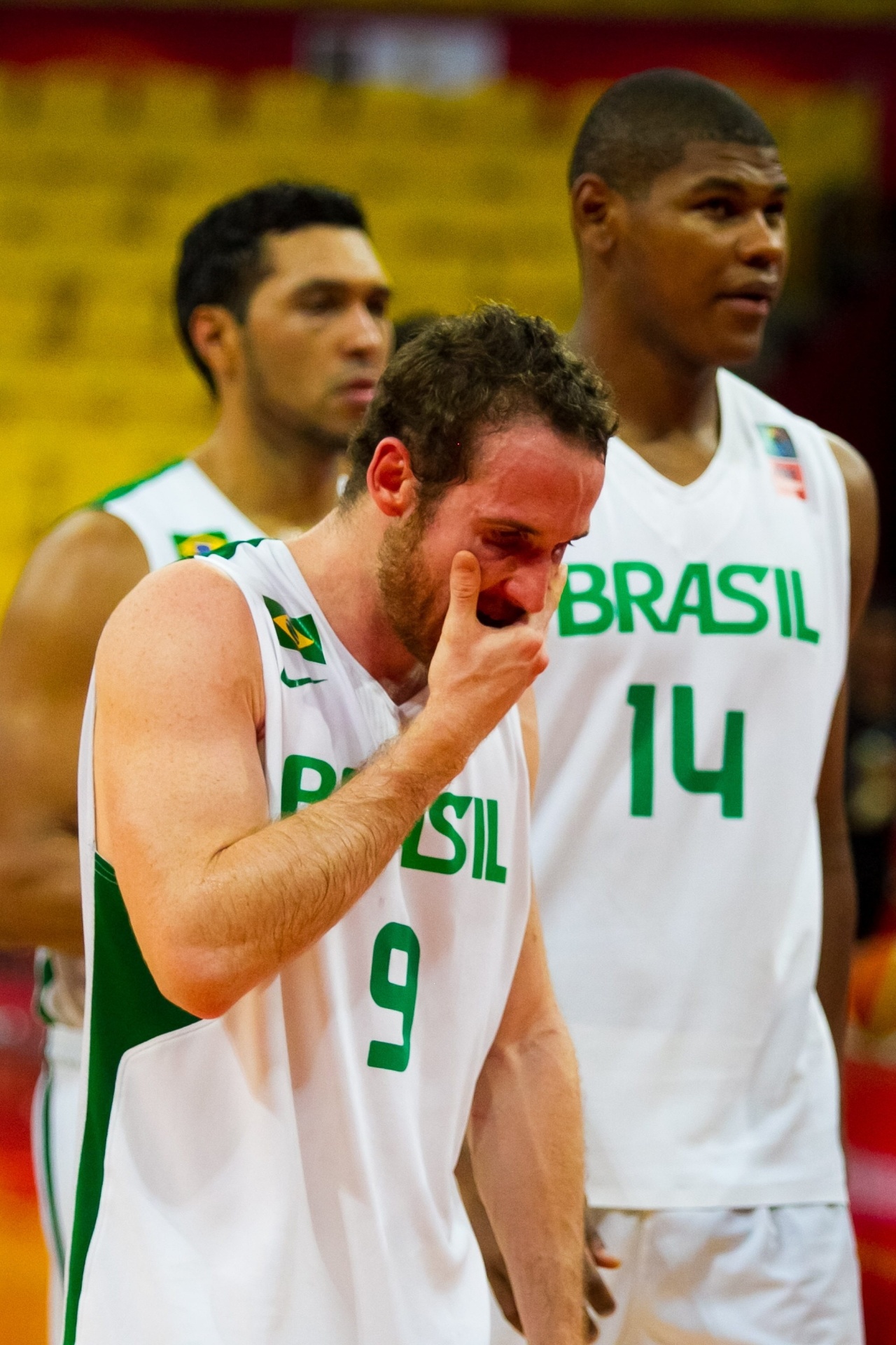 3.set.2013 - Marcelinho Huertas lamenta a derrota do Brasil para a Jamaica, resultado que tirou as chances de classificação para o Mundial de basquete - EFE/Miguel Gutiérrez