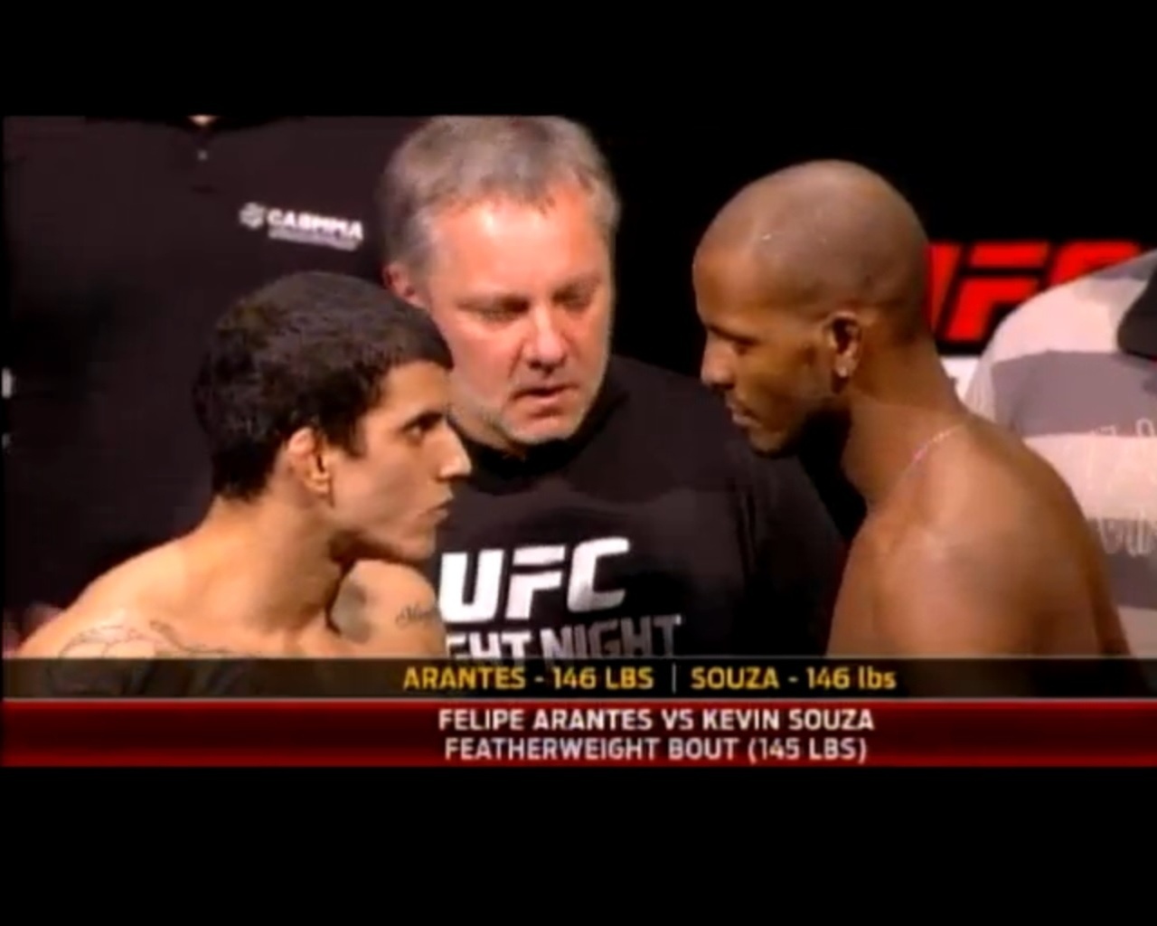 3.set.2013 - Felipe Sertanejo e Kevin Souza se encaram após baterem o peso para a luta do peso pena no UFC de Belho Horizonte - Reprodução