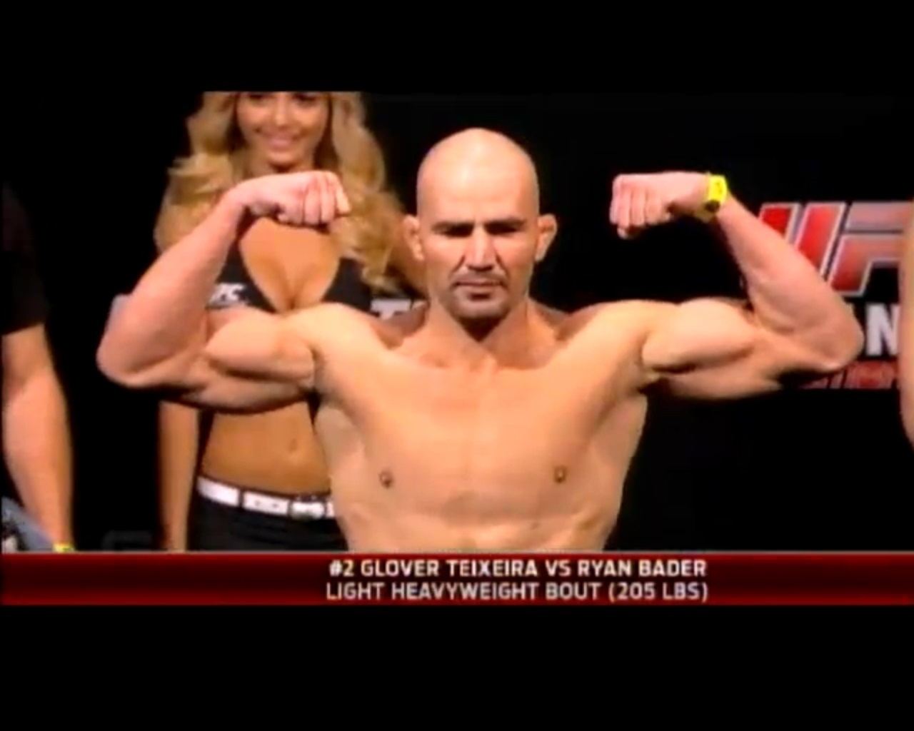 3.set.2013 - Lutador brasileiro Glover Teixeira bate o peso para a luta entre os meio-pesados do UFC BH contra Ryan Bader - Reprodução