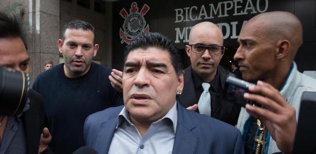 Ex-jogador argentino Diego Maradona deixa encontro no Parque São Jorge nesta quarta-feira - Danilo Verpa/Folhapress