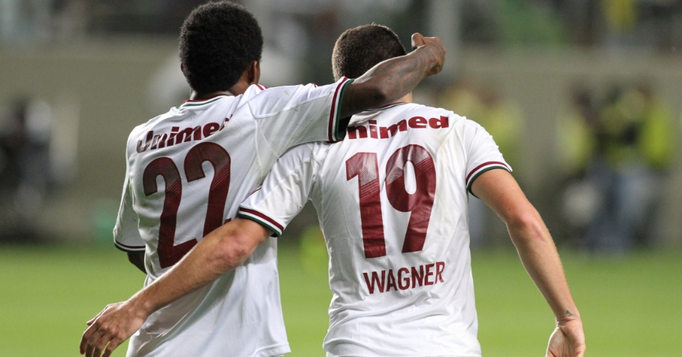 04.set.2013 - Rhayner e Wagner comemoram gol do Fluminense na partida contra o Atlético-MG