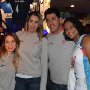 05.09.2013 - Camila Brait, Thaísa, Luizomar de Moura e Adenízia, do Molico/Osasco, durante o lançamento da Superliga, em São Paulo - Alexandre Arruda/CBV