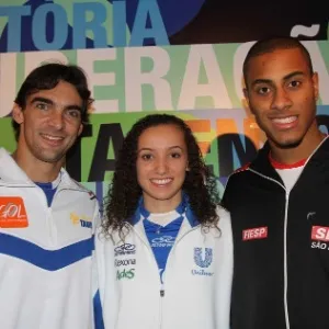 05.09.2013 - Giba, do Taubaté, Gabi, da Unilever, e Lucarelli, do Sesi, durante o lançamento da Superliga 2013/2014 - Alexandre Arruda/CBV