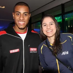 05.09.2013 - Lucarelli, ponta do Sesi/SP, e Natália, do Vôlei Amil, participam do lançamento da Superliga 2013/2014 - Alexandre Arruda/CBV